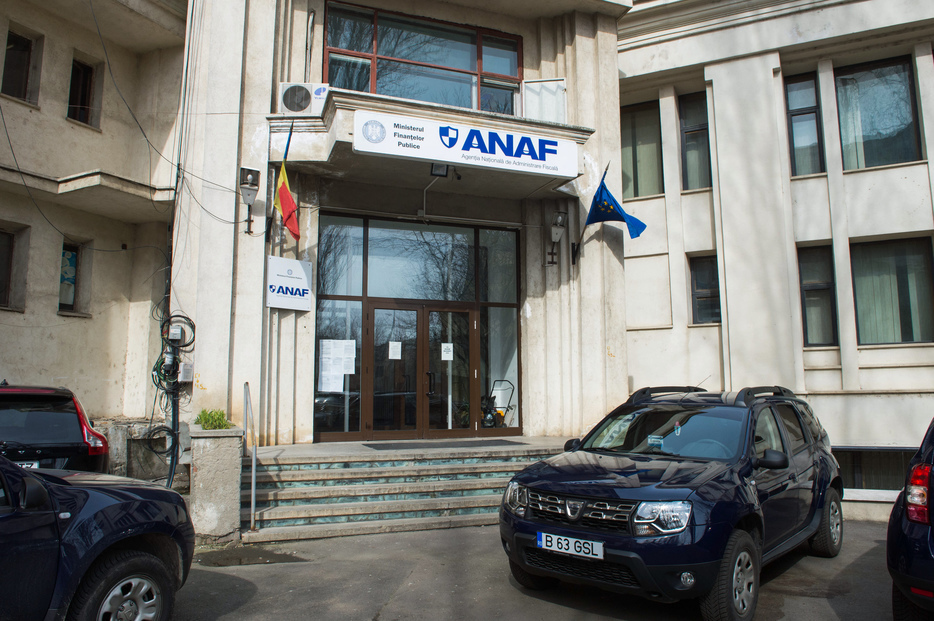 Fiscul îți răsfoiește Facebook-ul și Instagram-ul. O fotografie din vacanță te poate aduce în fața inspectorilor