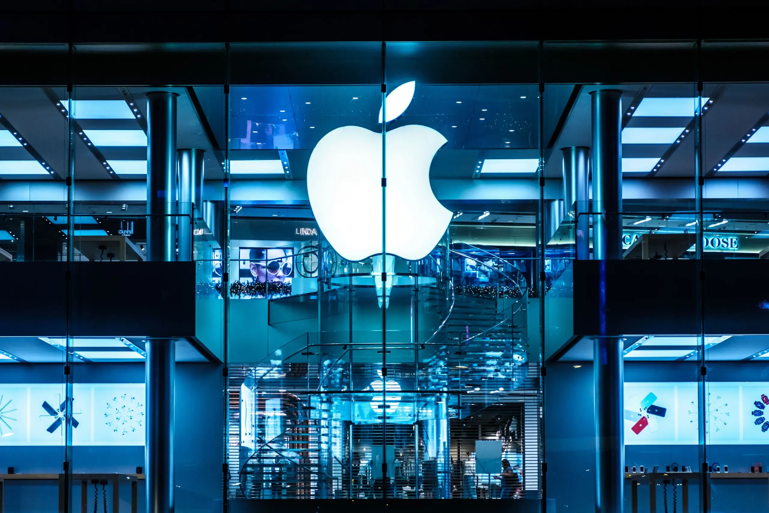 Apple a plătit în Irlanda impozite de 17,1 miliarde de dolari, aproape 40% din impozitele sale globale. 13 miliarde sunt restanțe