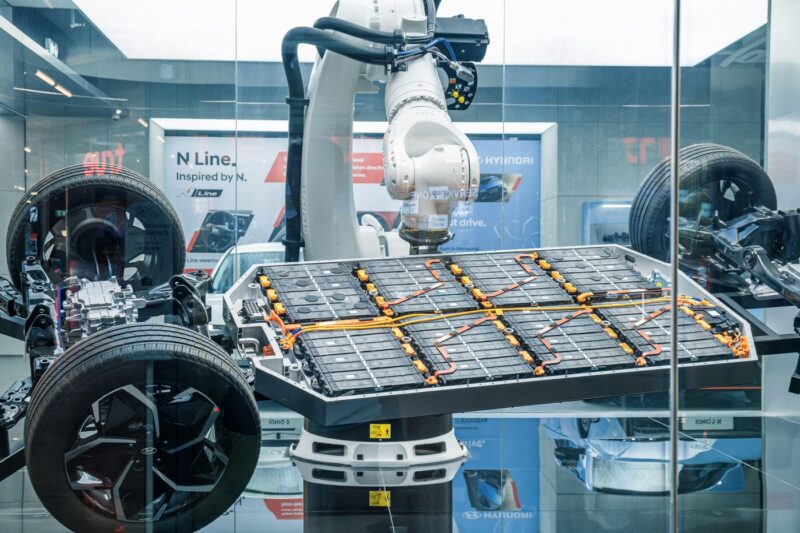 Mediul de afaceri bulgar trage un semnal de alarmă: Taxa pe bateriile industriale e în Bulgaria de 14 ori mai mare decât în România