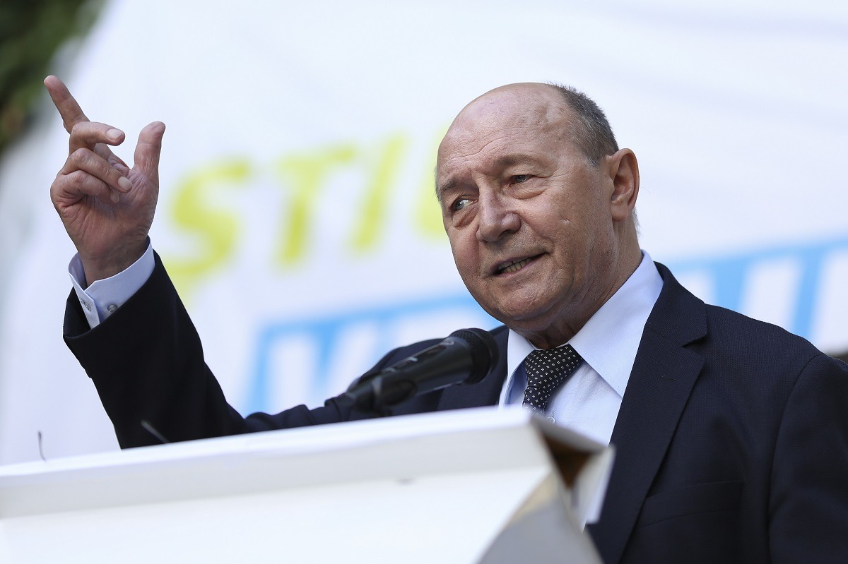 Traian Băsescu: Nimeni nu mai crede că Legea salarizării poate împăca și Bruxelles-ul, și bugetarii. România trebuie să țină deficitul sub control