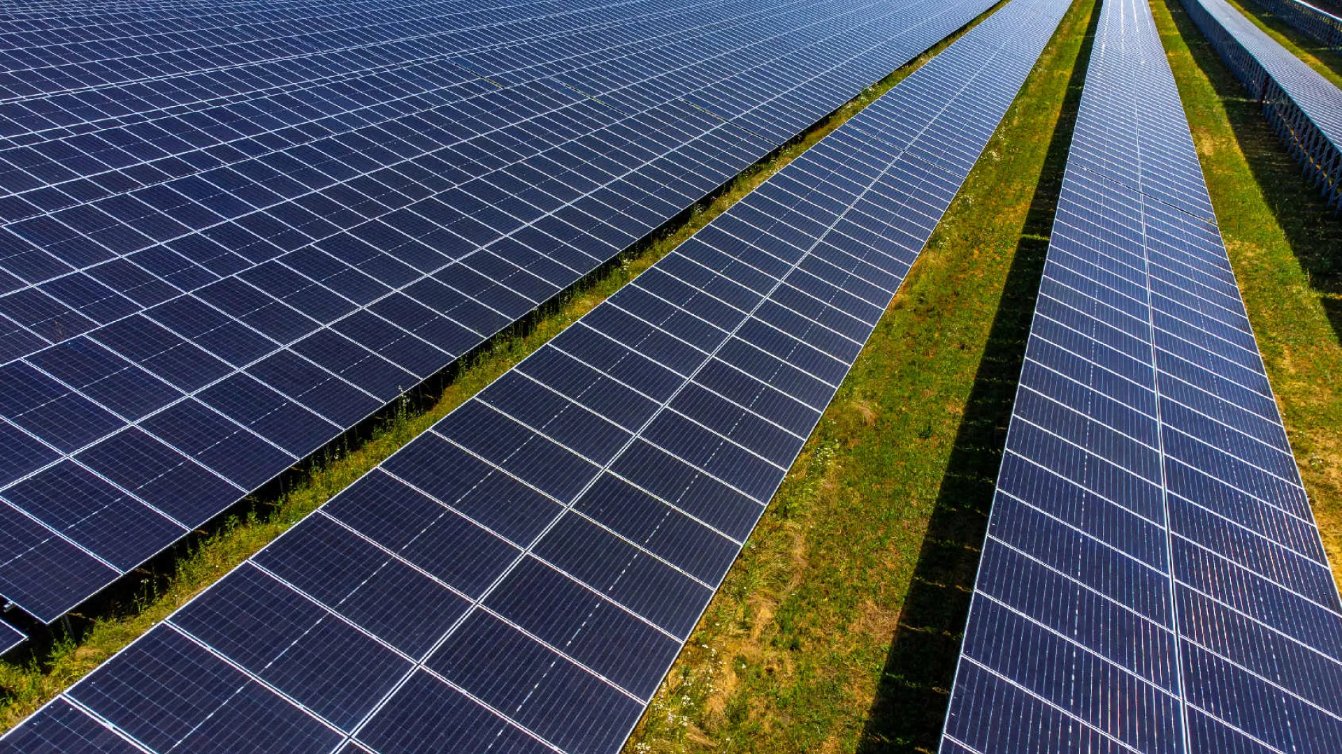 Nou record absolut al producţiei de energie fotovoltaică
