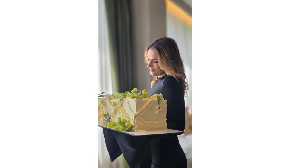 Business CheckIn. Ștefania a început cu deserturi pentru familie, apoi a găsit rețeta pentru propria afacere