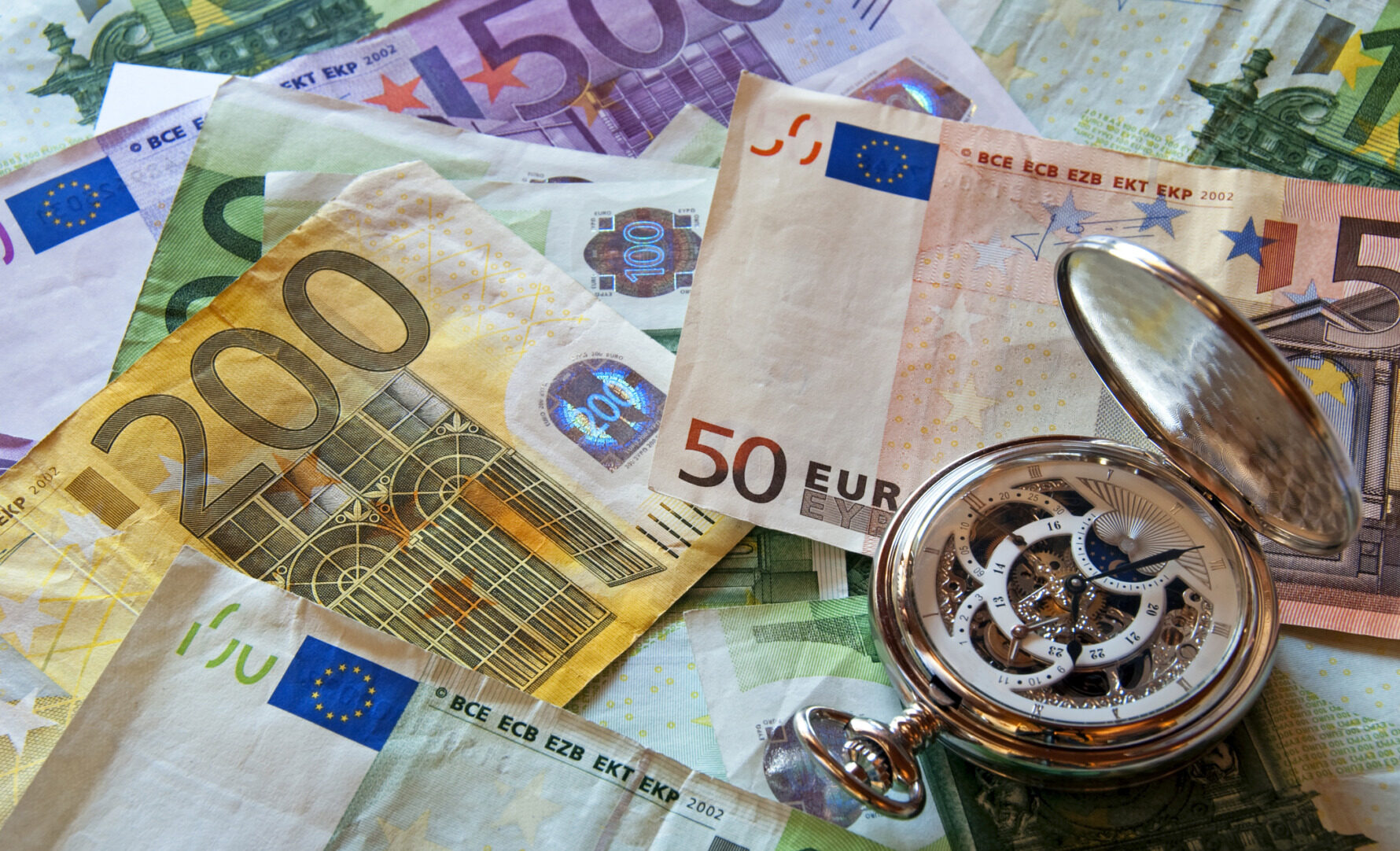 Rușii retrag miliarde de euro din bănci de teama naționalizării pentru război
