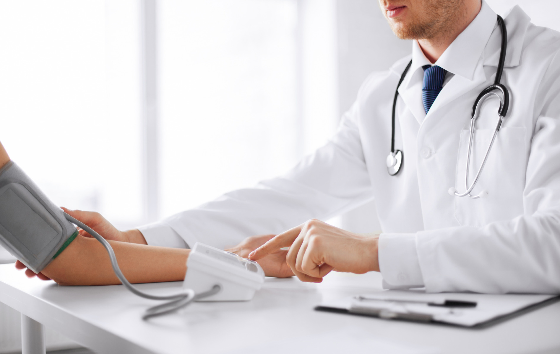 Comisia Europeană propune țărilor membre controale medicale regulate începând de la vârsta de 35 de ani pentru a reduce numărul deceselor asociate crizelor cardiace şi altor boli cardiovasculare