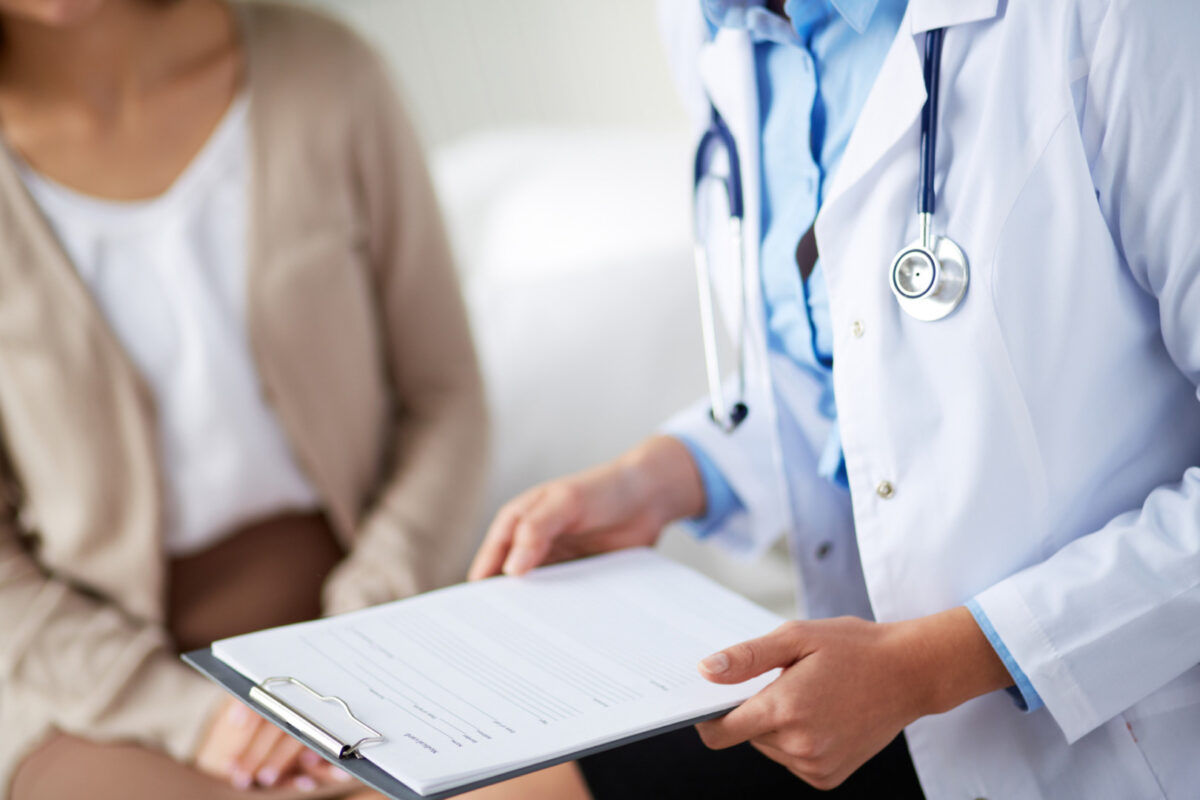 Peste 8.200 de joburi în sănătatea privată, de la începutul anului. Medicii și asistenții, tot mai căutați și în străinătate, unde salariile pot depăși 10.000 de euro