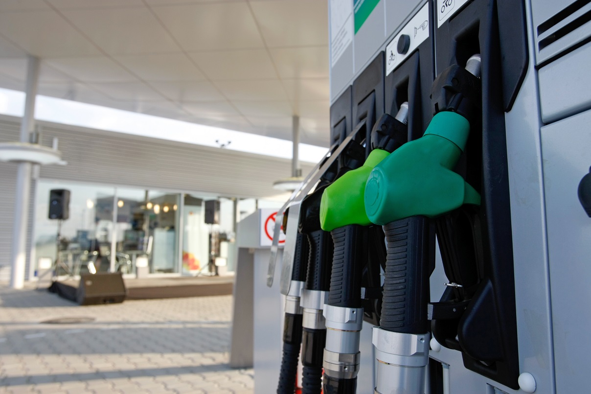 Două companii italiene plafonează prețul la combustibil: maxim 2,19 euro pe litrul de motorină / Eni și IP (SOCAR) dețin 39% din rețeaua italiană / Presiune pe companiile mici care se plâng de concurență neloială