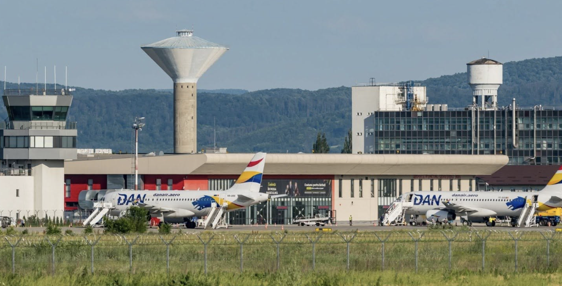 Aeroportul din Bacău își face parc fotovoltaic cu sistem de stocare. Contract de peste 10 milioane de lei