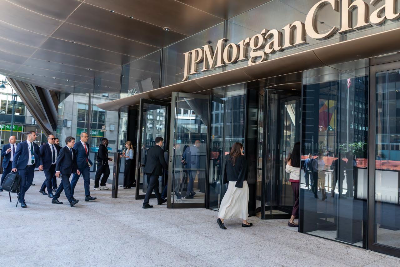 Nicușor Dan, întâlniri la JPMorgan. „România se împrumută anual cu zeci de miliarde de euro și va continua să o facă”