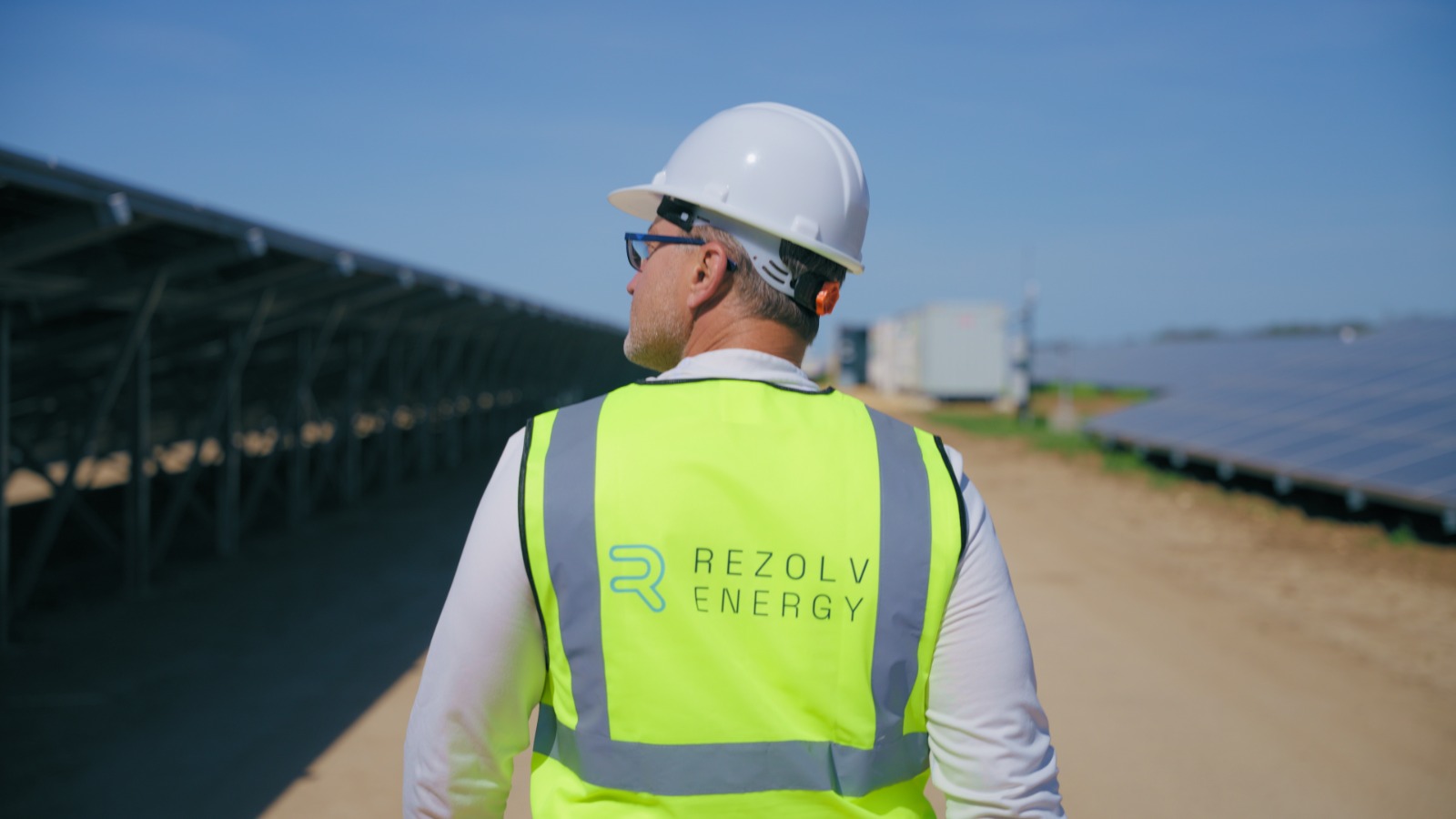 Cel mai mare parc „verde” din UE, în România: Rezolv Energy primește finanțare de jumătate de miliard de euro pentru un proiect solar la Arad