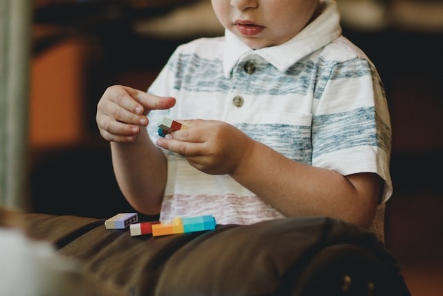 STUDIU: Tulburarea obsesiv-compulsivă, sindromul Tourette și autismul ar avea rădăcini genetice comune