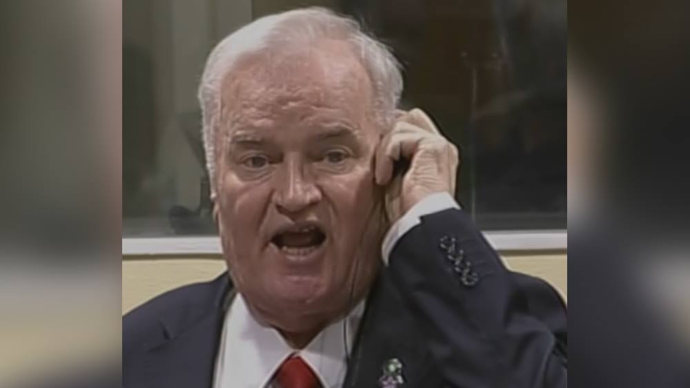 Ratko Mladic, condamnat pentru crime de război și genocid, omagiat de foşti camarazi şi oficiali sârbi la Belgrad