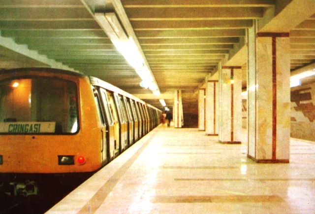 Metroul s-ar putea opri după 16 septembrie dacă angajații nu își primesc salariile, avertizează sindicaliștii