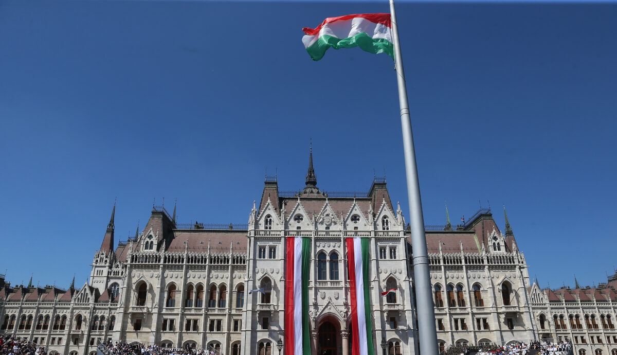 Ungaria le va oferi în continuare azil bărbaţilor ucraineni de vârstă militară, contrar deciziei UE