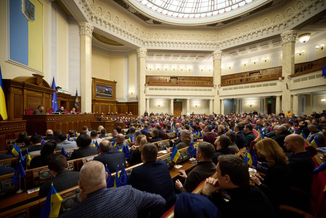 Parlamentul Ucrainei a decis ca elevii din clasele a X-a și a XI-a să-și poată termina studiile în școlile lor, chiar dacă acestea vor deveni gimnazii