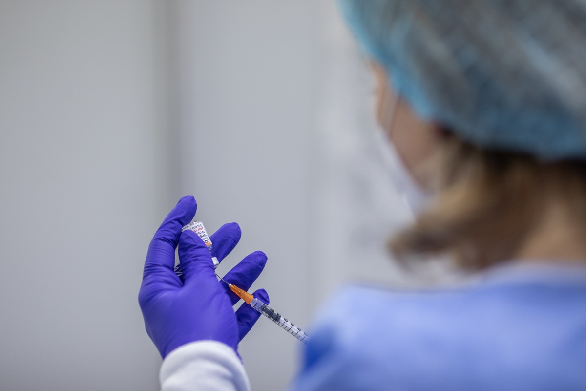 Merck și Moderna anunță că vaccinul lor împotriva cancerului reduce cu 42% riscul de deces sau de recidivă în cazul melanomului