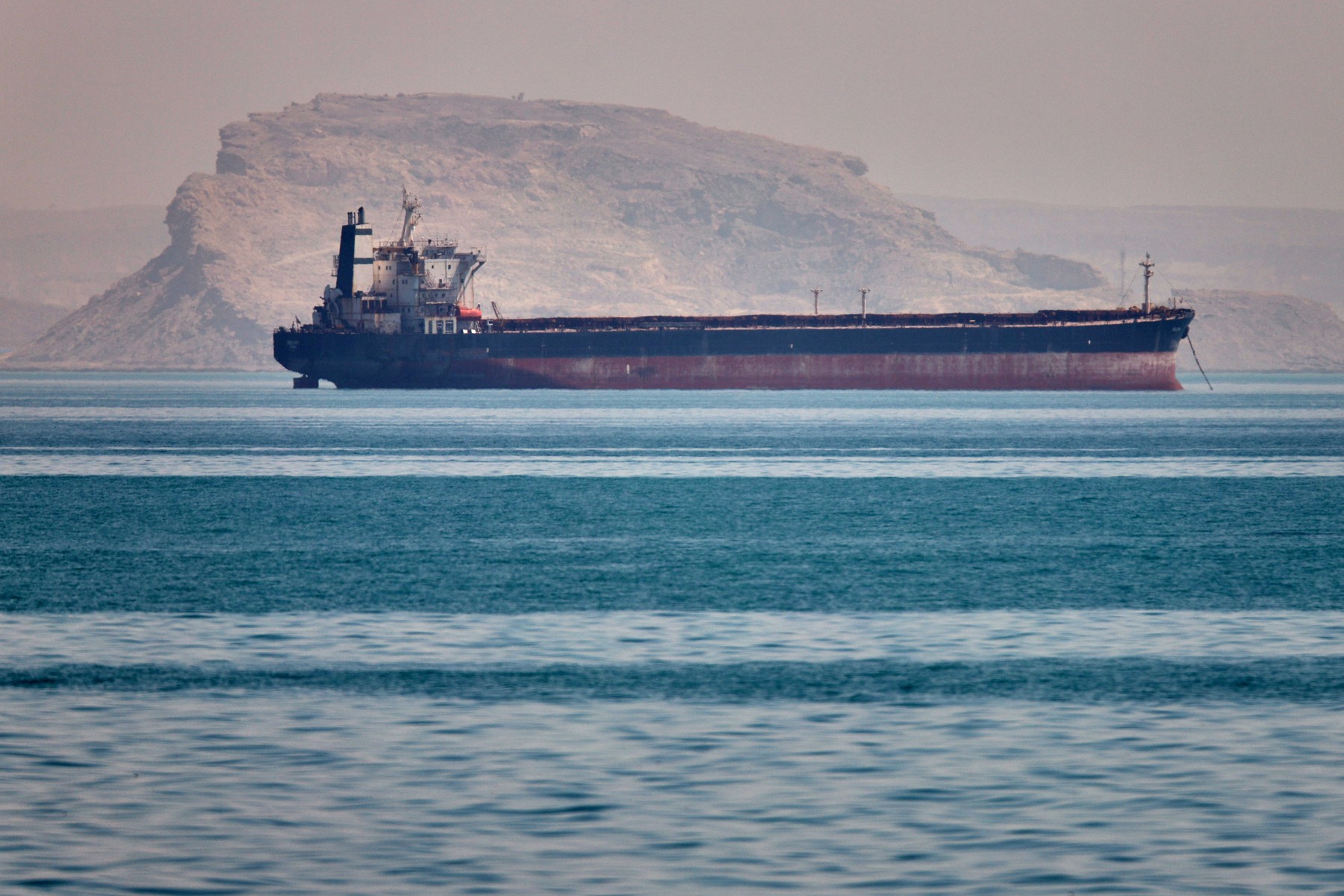 Prețurile petrolului cresc pe fondul informațiilor conform cărora rafinăriile chineze ar fi interzis exporturile de combustibil în luna octombrie / Țițeiul Brent se apropie de 100 de dolari