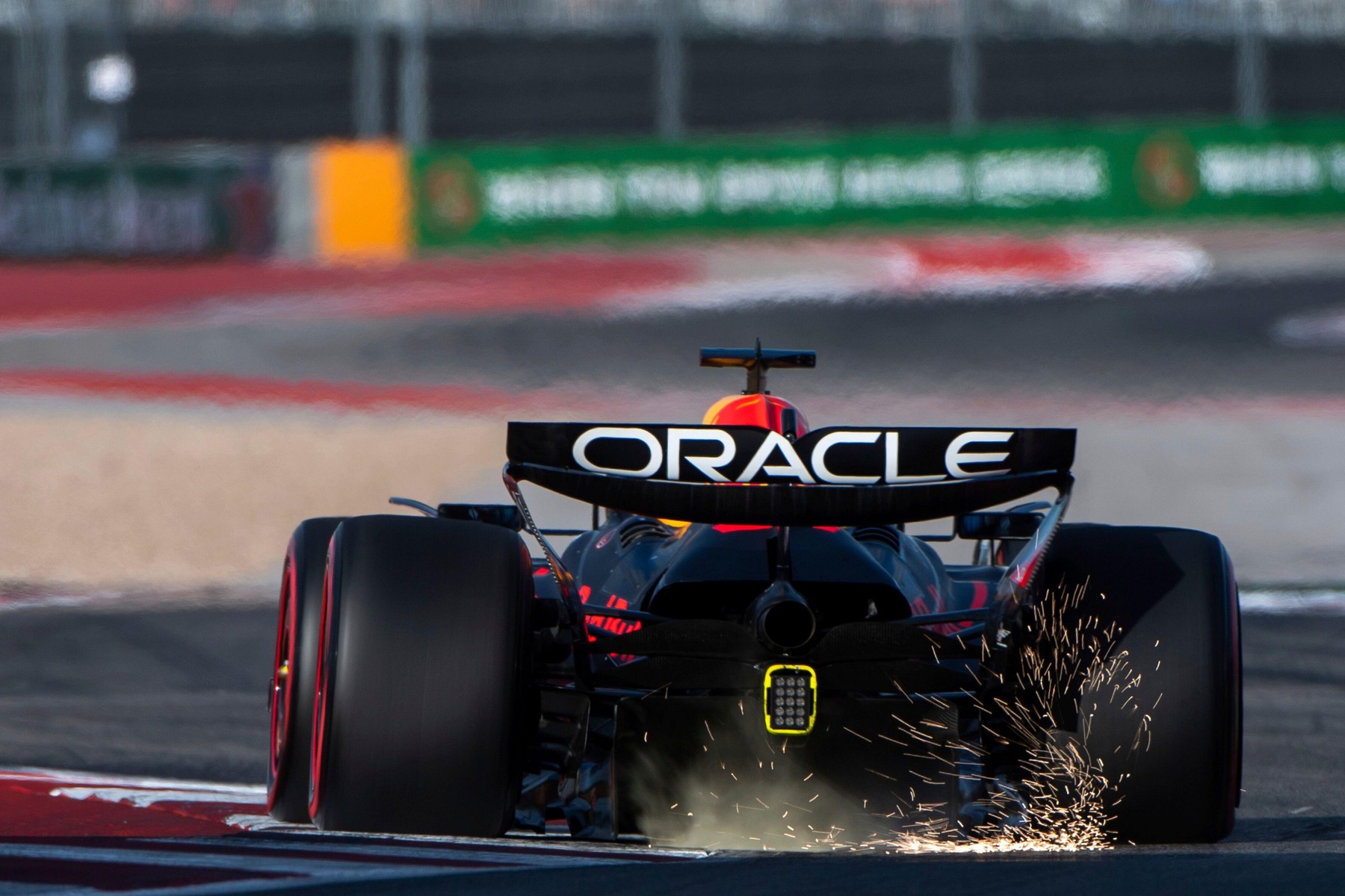 Red Bull Racing „face echipă” cu inteligența artificială în cursele de Formula 1: „Practic ia deciziile pentru noi”