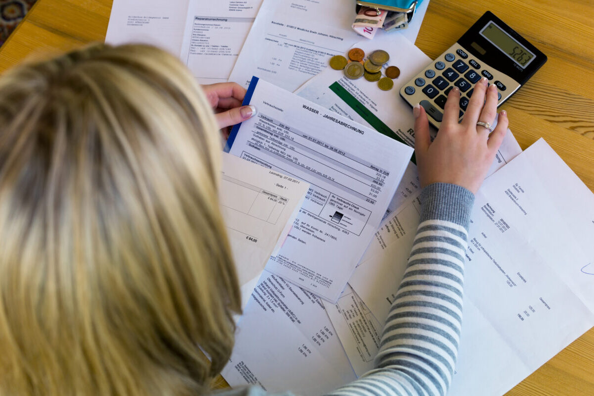 Numărul firmelor dizolvate a crescut la peste 37.000 în primele opt luni. Comerțul este cel mai afectat sector