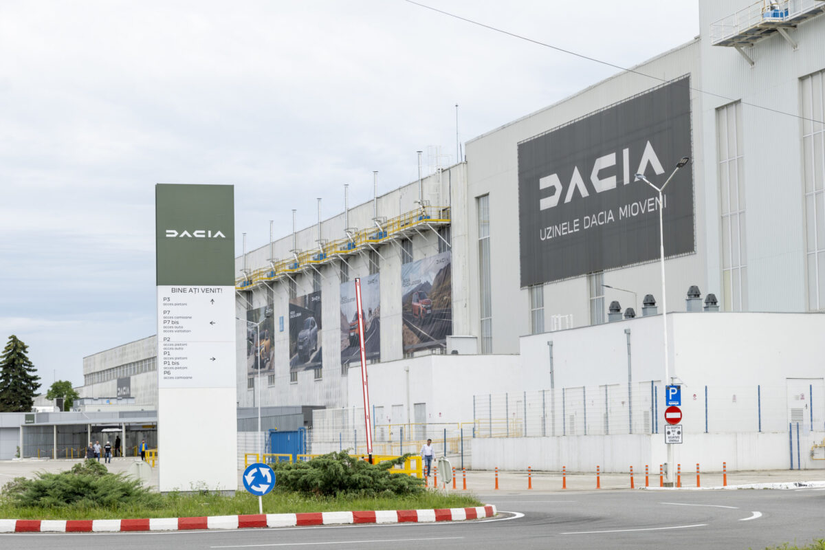 Confirmare: Uzina Dacia de la Mioveni va opri temporar producția luna aceasta